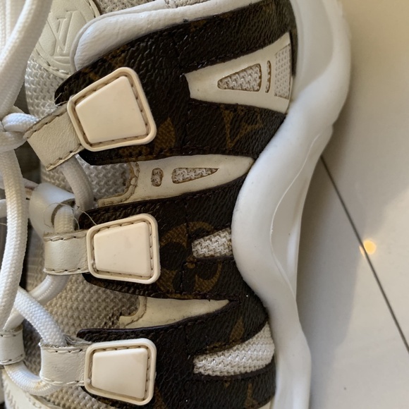 Authentic Louis Vuitton Archlight Sneakers 37 - Picture 4 of 15